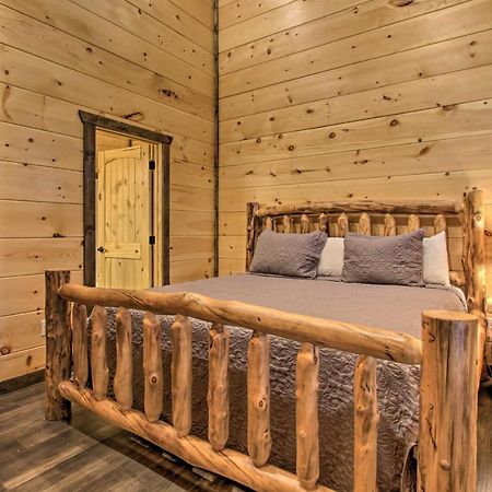 Luxe Cabin With Home Theater Less Than 2 Miles To Gatlinburg Exteriör bild