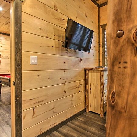 Luxe Cabin With Home Theater Less Than 2 Miles To Gatlinburg Exteriör bild