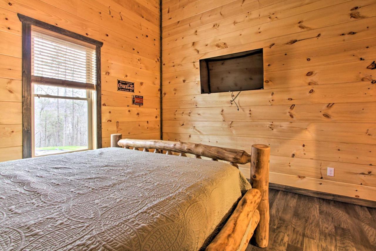 Luxe Cabin With Home Theater Less Than 2 Miles To Gatlinburg Exteriör bild