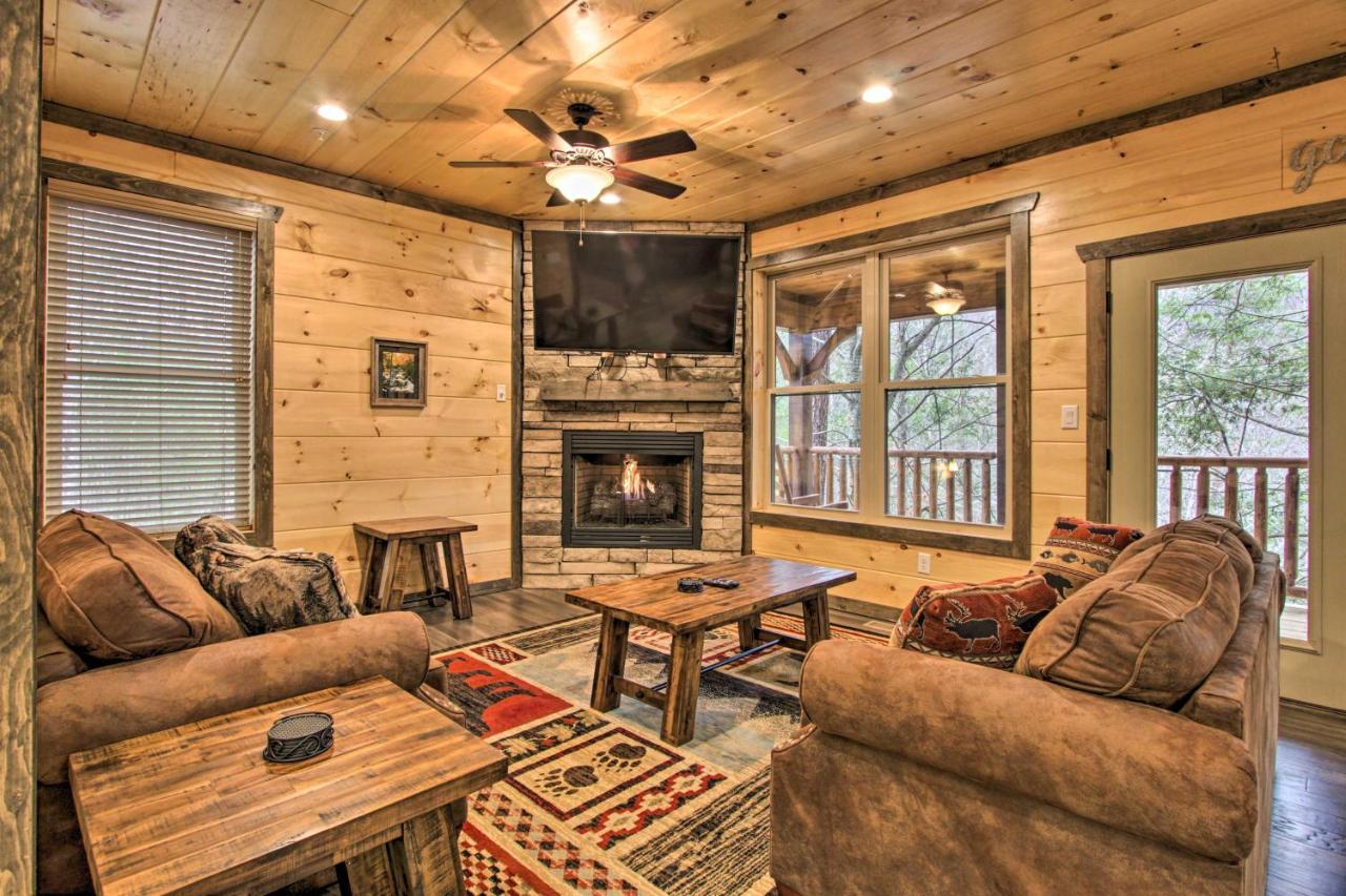Luxe Cabin With Home Theater Less Than 2 Miles To Gatlinburg Exteriör bild
