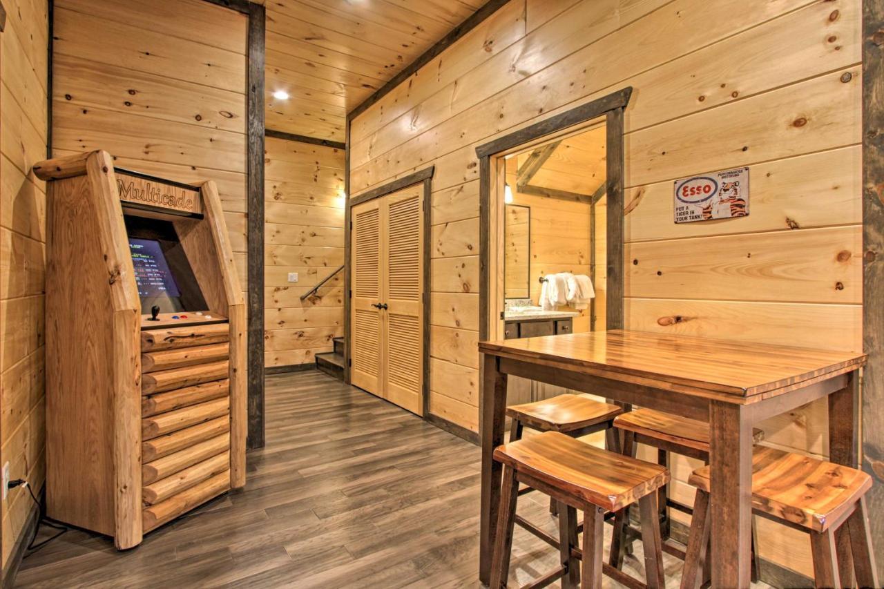 Luxe Cabin With Home Theater Less Than 2 Miles To Gatlinburg Exteriör bild