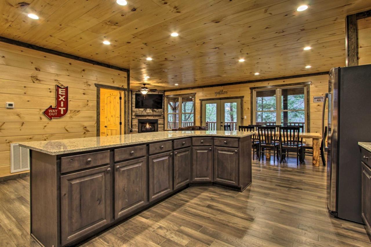 Luxe Cabin With Home Theater Less Than 2 Miles To Gatlinburg Exteriör bild