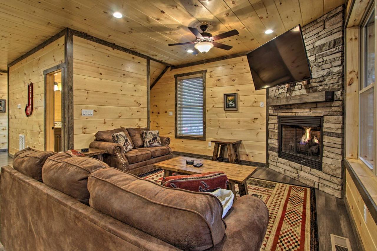 Luxe Cabin With Home Theater Less Than 2 Miles To Gatlinburg Exteriör bild