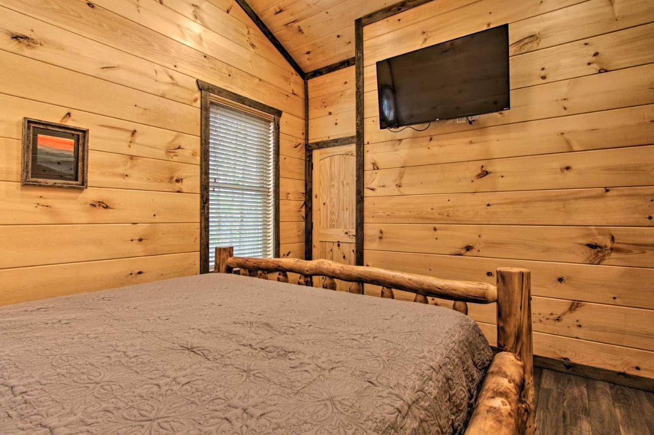Luxe Cabin With Home Theater Less Than 2 Miles To Gatlinburg Exteriör bild