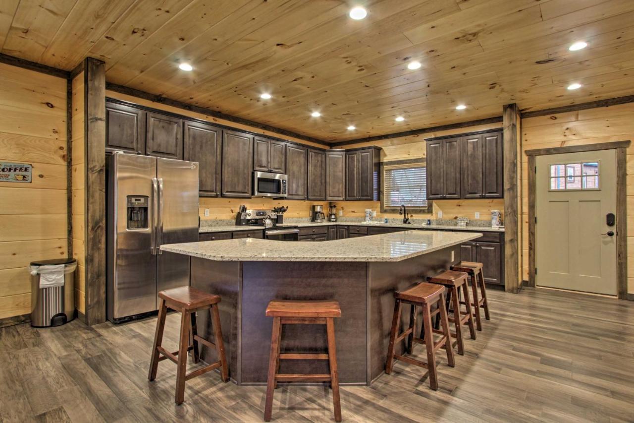 Luxe Cabin With Home Theater Less Than 2 Miles To Gatlinburg Exteriör bild
