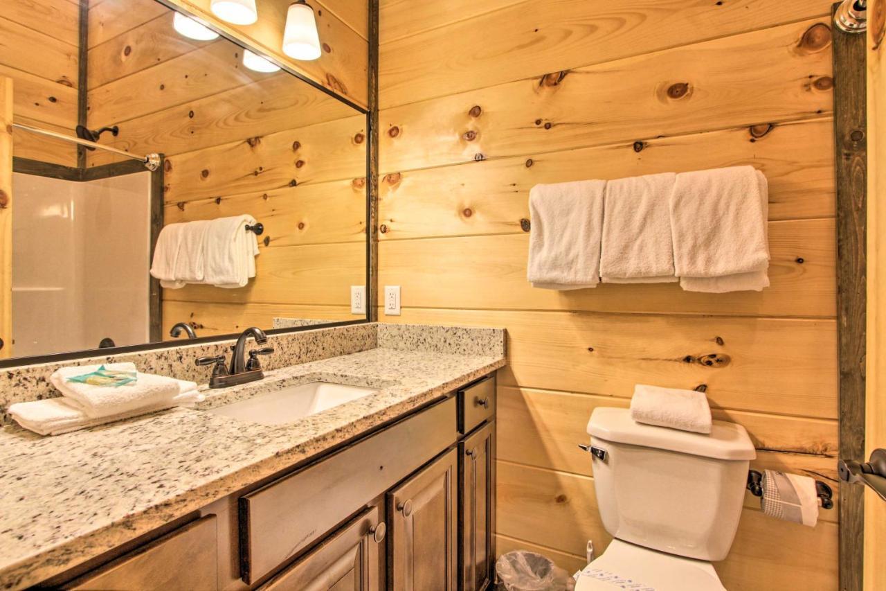 Luxe Cabin With Home Theater Less Than 2 Miles To Gatlinburg Exteriör bild