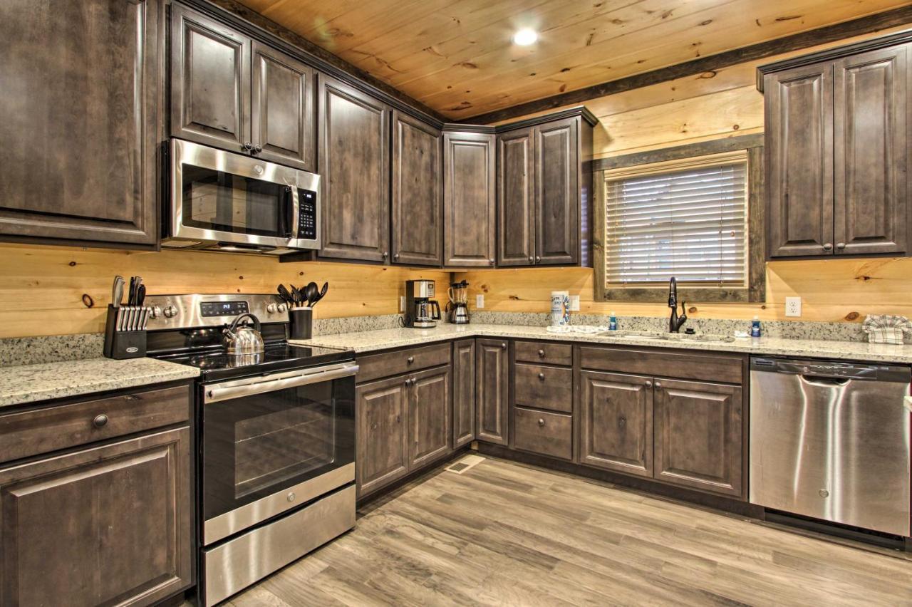 Luxe Cabin With Home Theater Less Than 2 Miles To Gatlinburg Exteriör bild