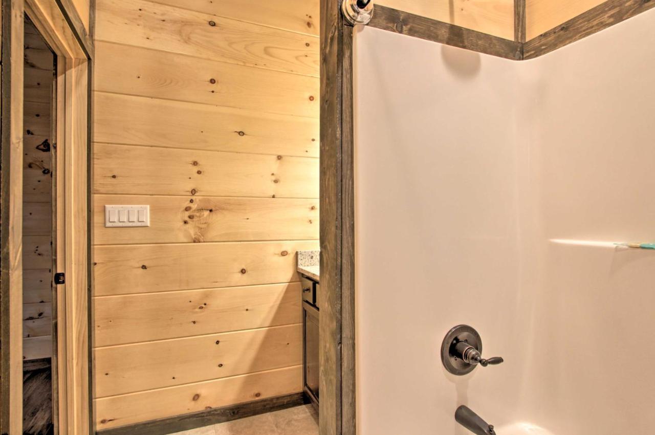 Luxe Cabin With Home Theater Less Than 2 Miles To Gatlinburg Exteriör bild
