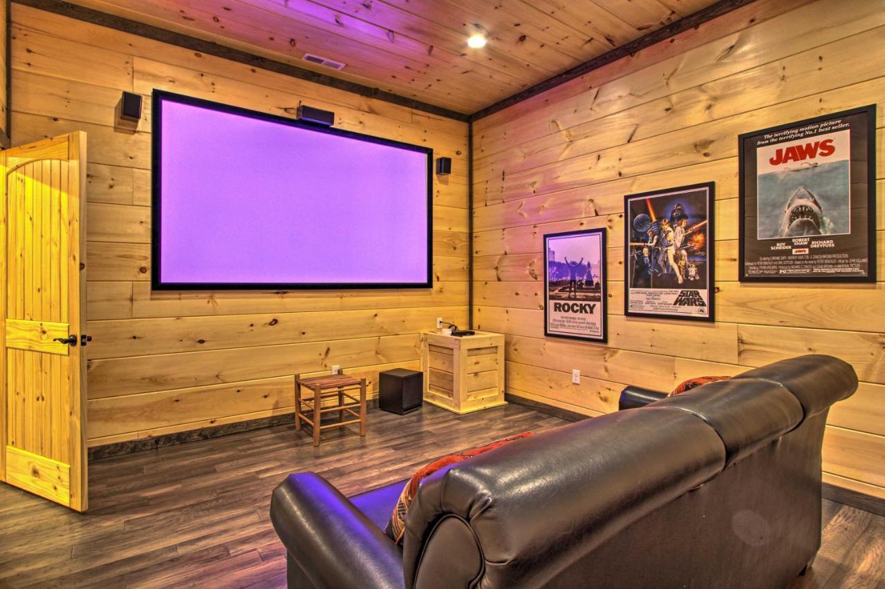 Luxe Cabin With Home Theater Less Than 2 Miles To Gatlinburg Exteriör bild