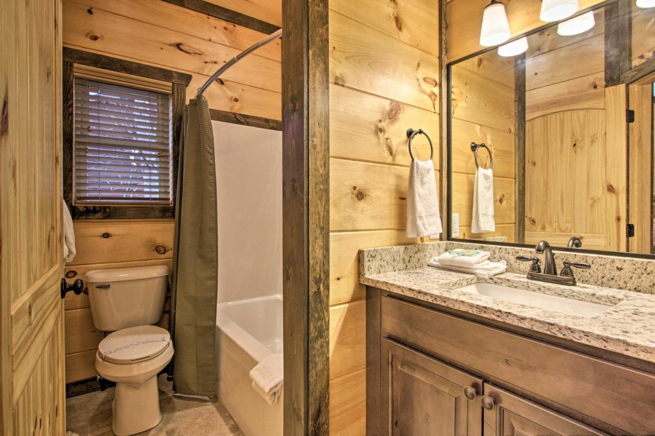 Luxe Cabin With Home Theater Less Than 2 Miles To Gatlinburg Exteriör bild