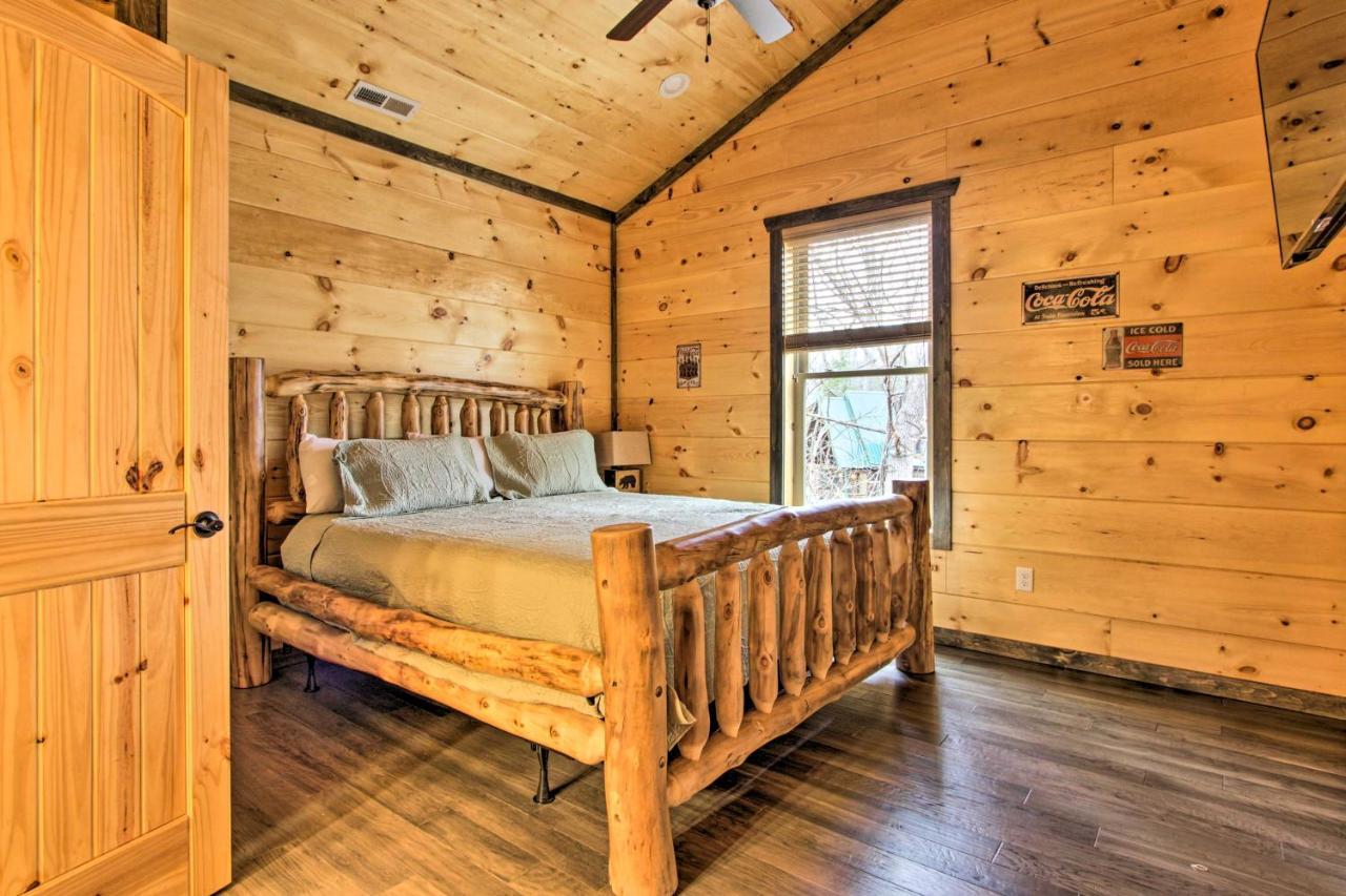 Luxe Cabin With Home Theater Less Than 2 Miles To Gatlinburg Exteriör bild