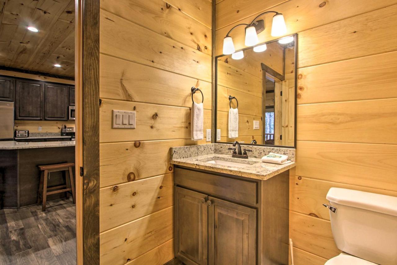 Luxe Cabin With Home Theater Less Than 2 Miles To Gatlinburg Exteriör bild
