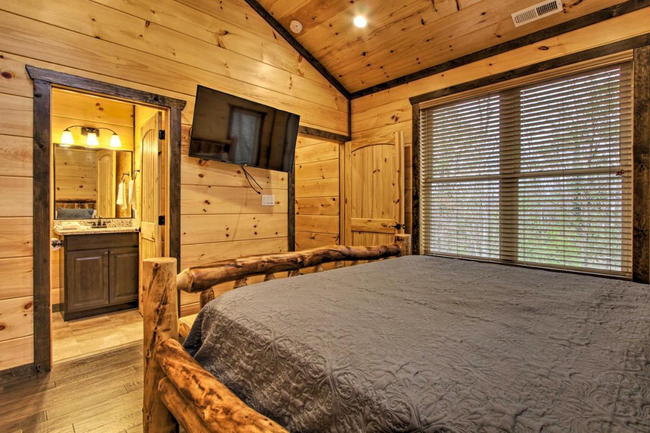 Luxe Cabin With Home Theater Less Than 2 Miles To Gatlinburg Exteriör bild