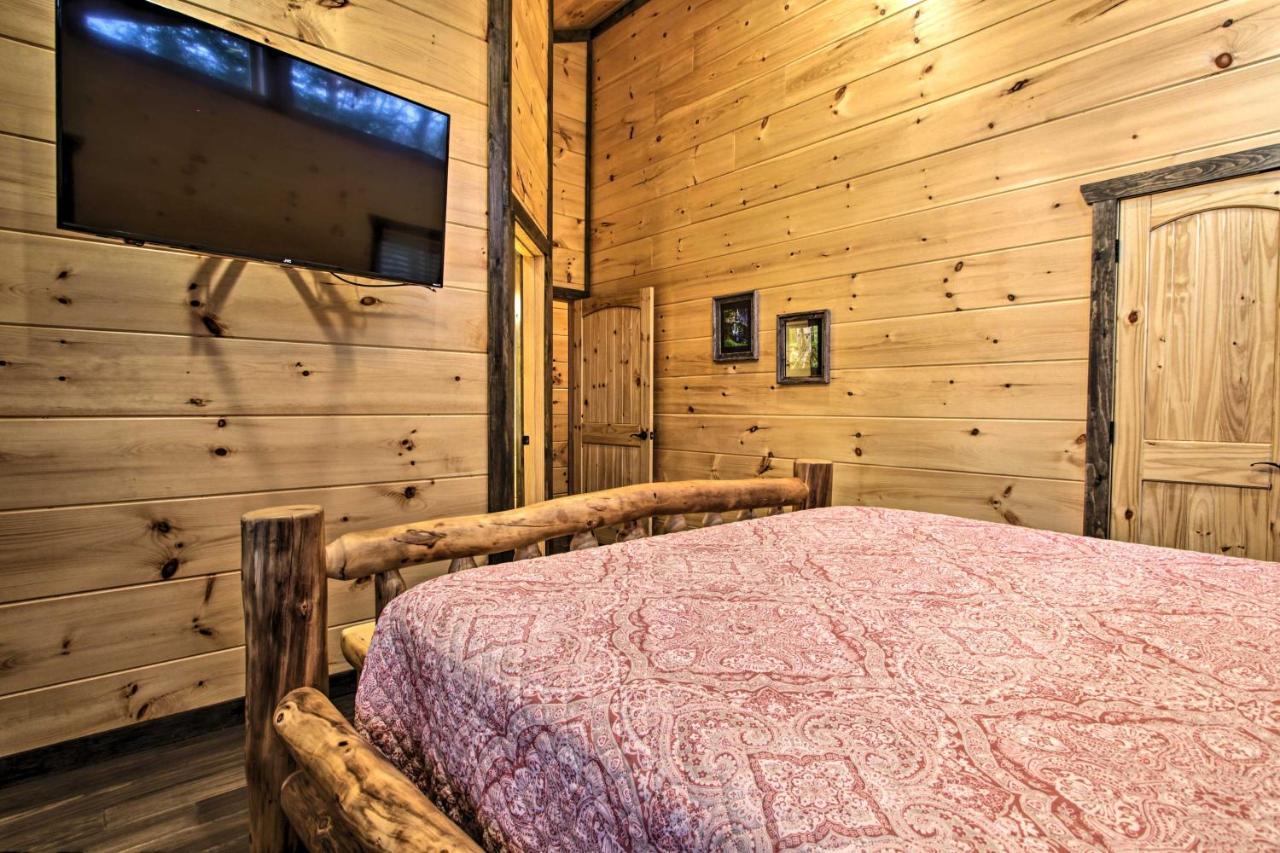Luxe Cabin With Home Theater Less Than 2 Miles To Gatlinburg Exteriör bild