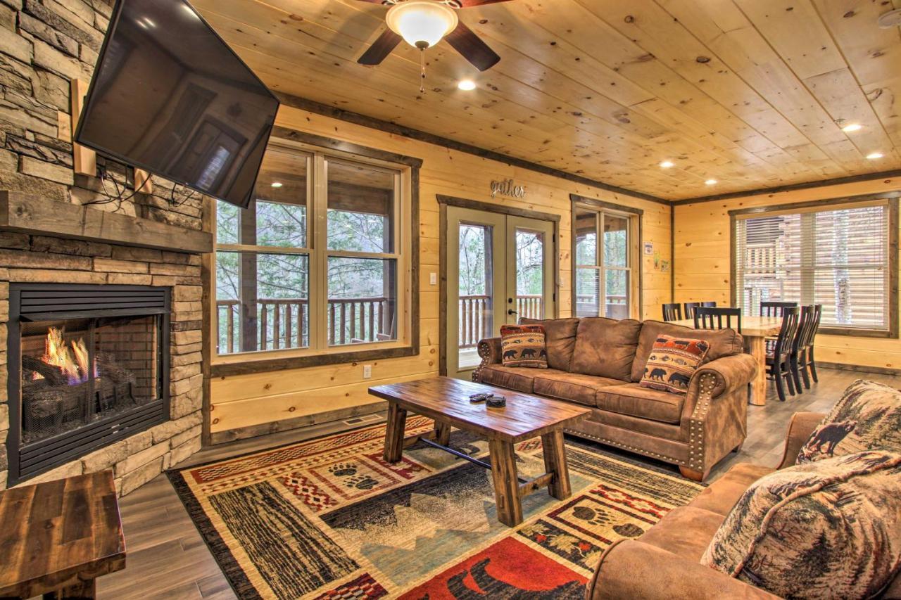 Luxe Cabin With Home Theater Less Than 2 Miles To Gatlinburg Exteriör bild