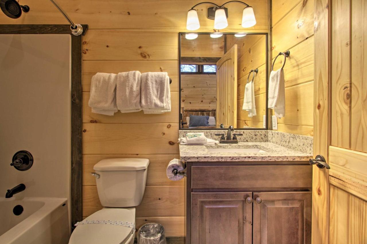 Luxe Cabin With Home Theater Less Than 2 Miles To Gatlinburg Exteriör bild